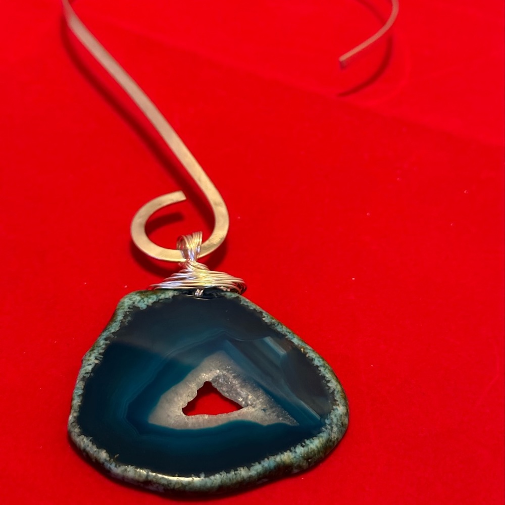 ๐๐๐LynneAnnโs Trinkets Sliced & Blue Agate Wire Wrapped Choker Style - Picture 4 of 5